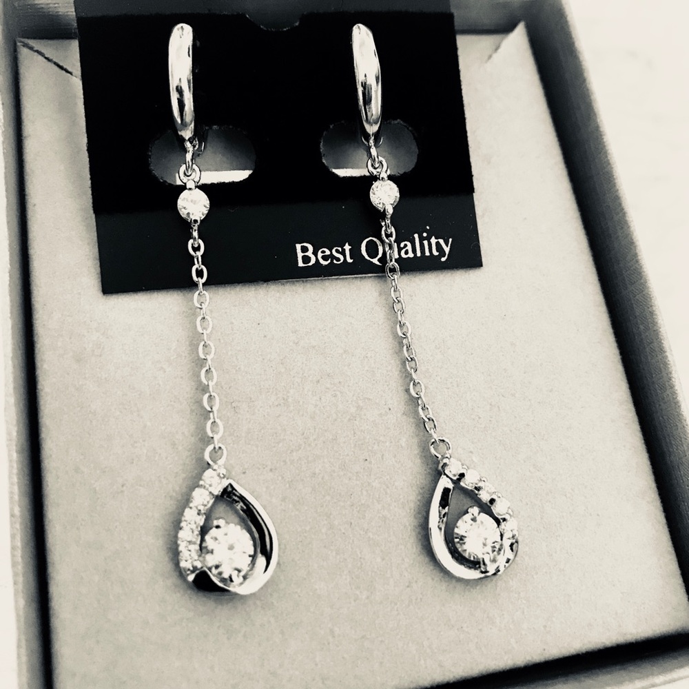 Silver earring W Rhinestone
